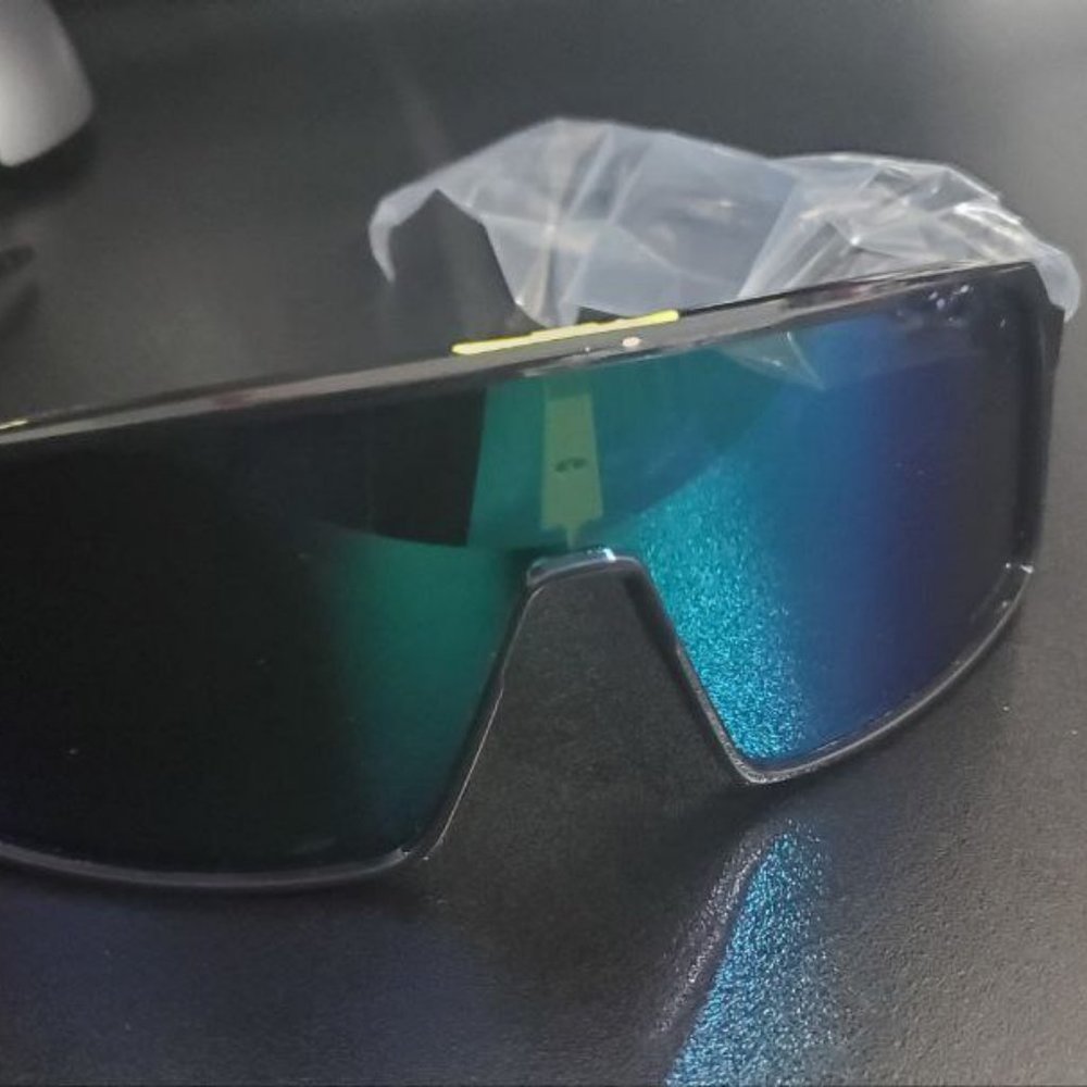 Oakley Sutros - Picture 3 of 3